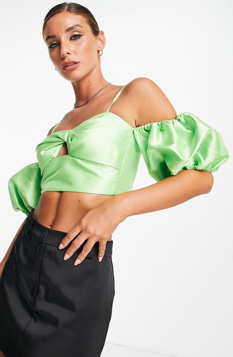 

Атласный укороченный топ с открытыми плечами ASOS DESIGN