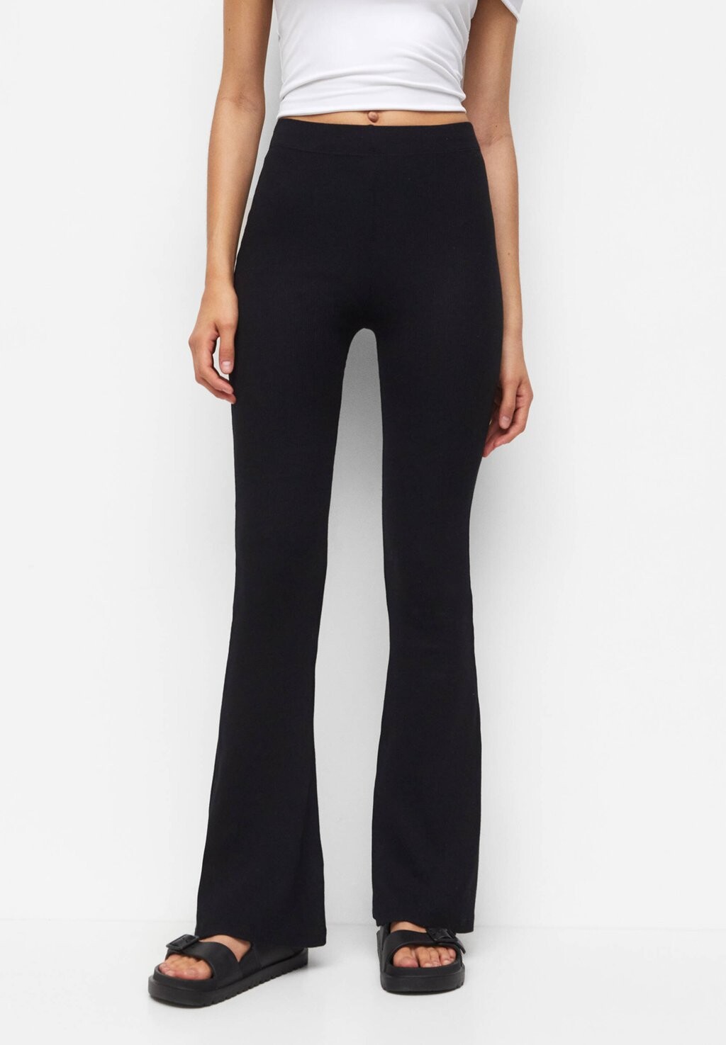 

Брюки PULL&BEAR, черный