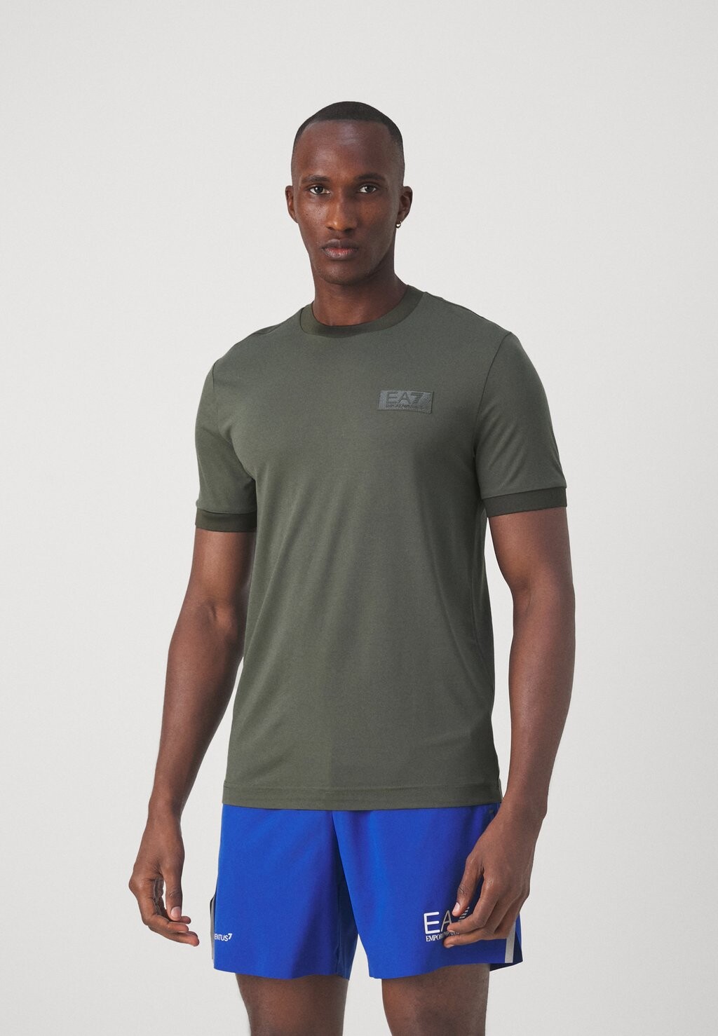 

Футболка с принтом EA7 Emporio Armani, оливковый