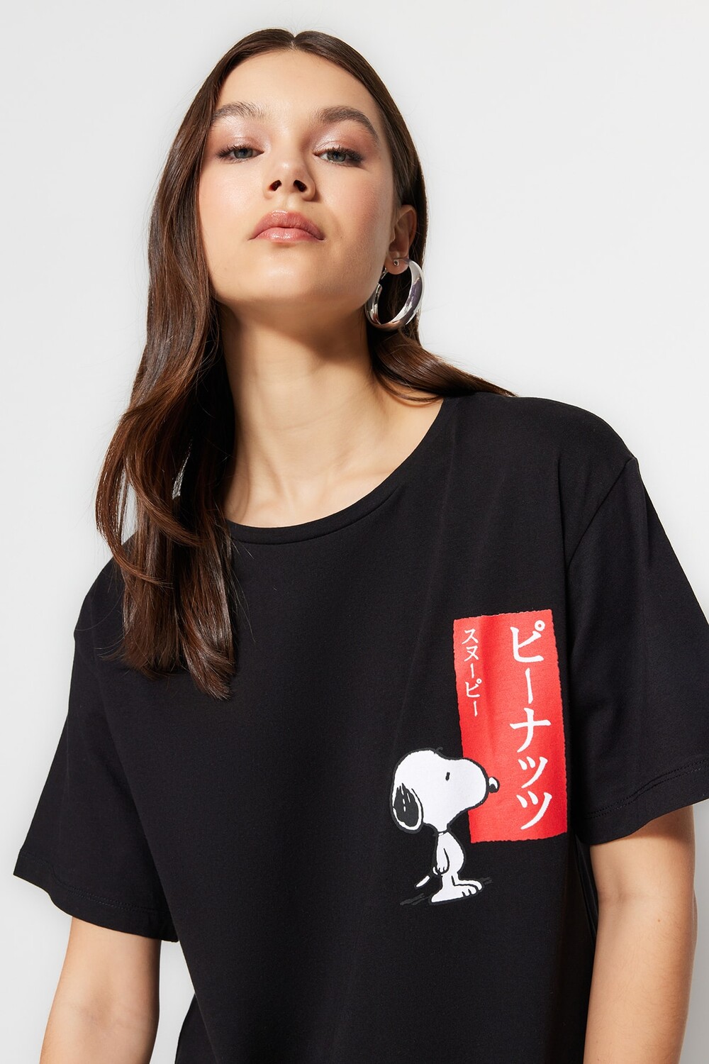 

Футболка Trendyol Snoopy Licensed с круглым вырезом, черный