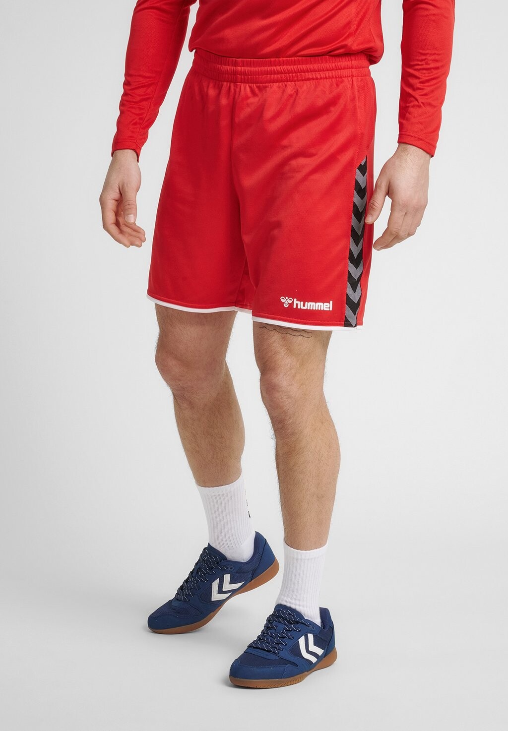 

Спортивные шорты Hummel