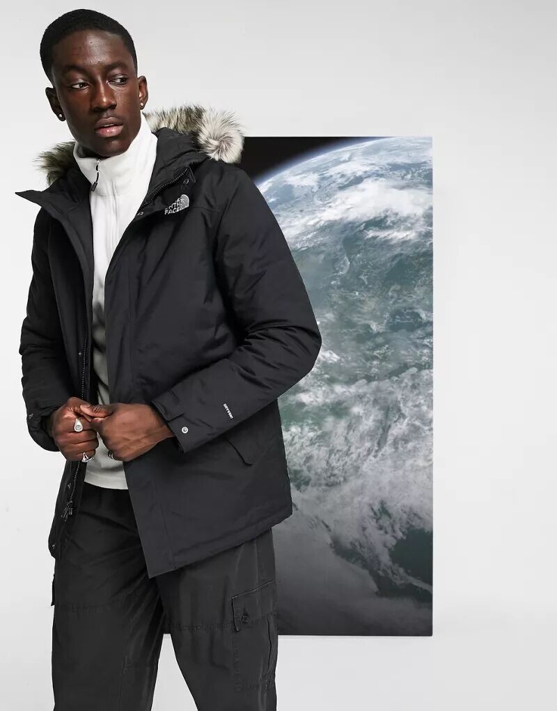 

Черная парка с капюшоном The North Face Zaneck