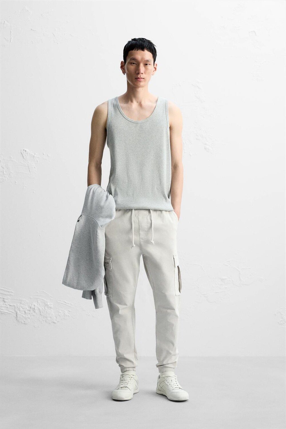 

Брюки-грузовые ZARA, цвет ice