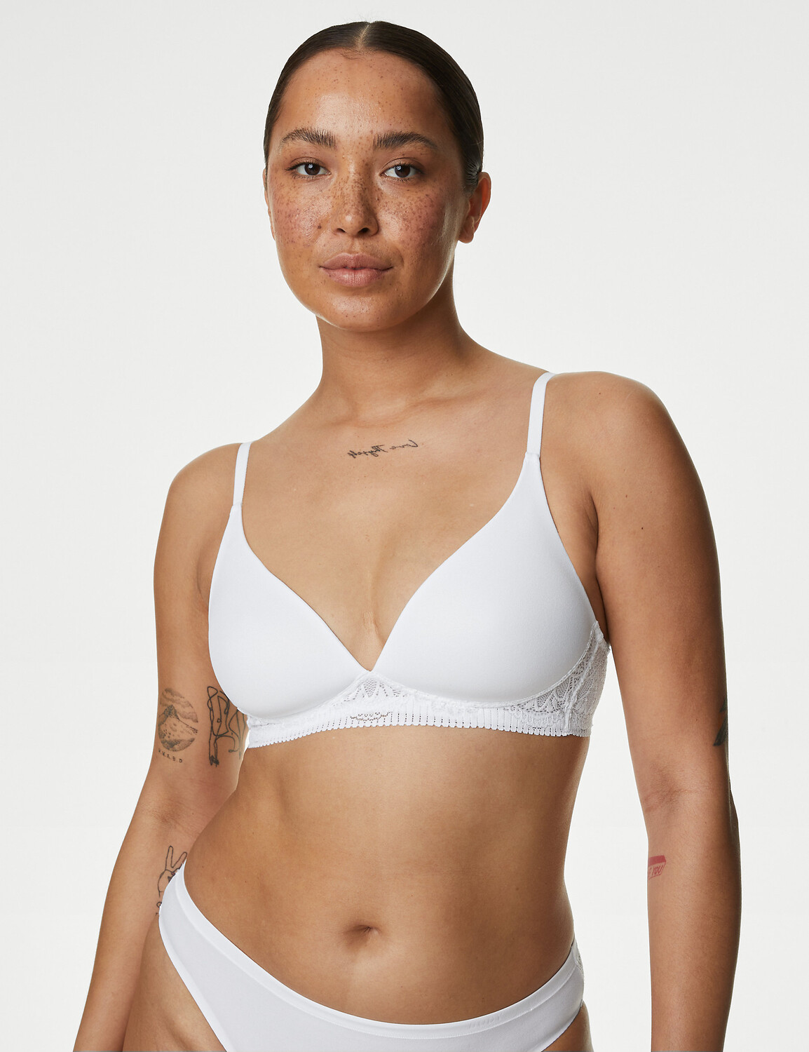 

Бюстгальтер с глубоким вырезом без косточек Body Soft A-E Body, белый