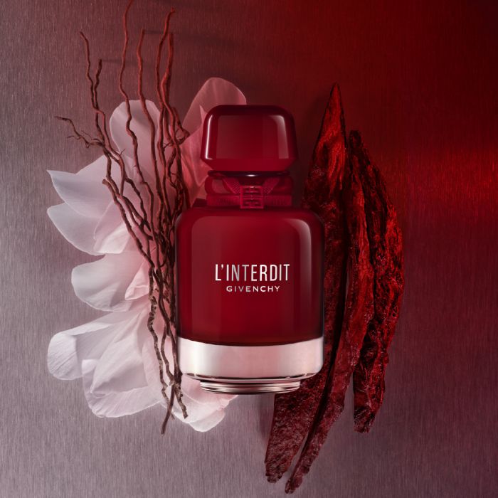 Givenchy l interdit rouge ultime. Линтердит Givenchy. Туалетная вода Givenchy l'interdit. Духи Руж. Духи в розовом флаконе новинка.