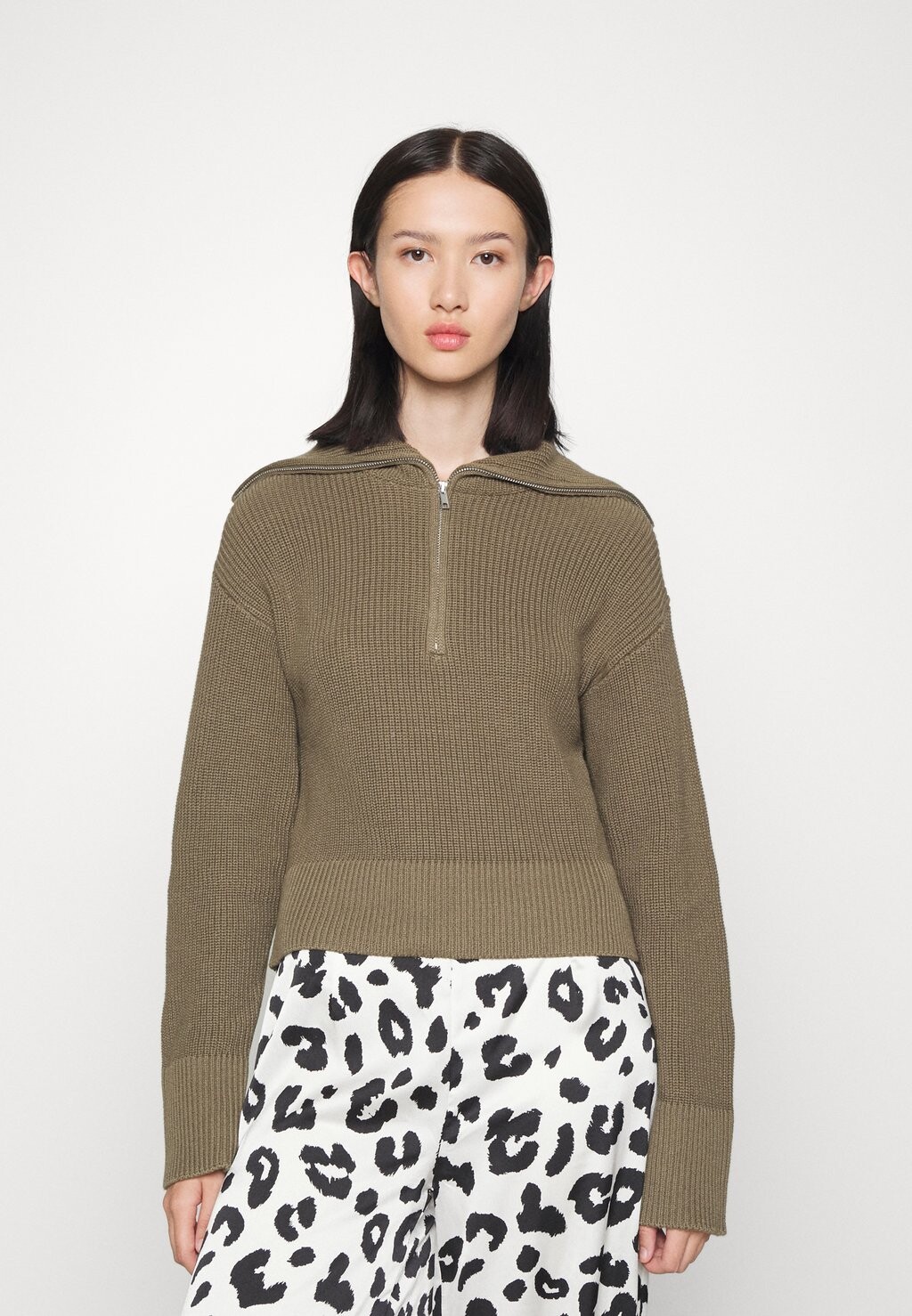 

Свитер Monki