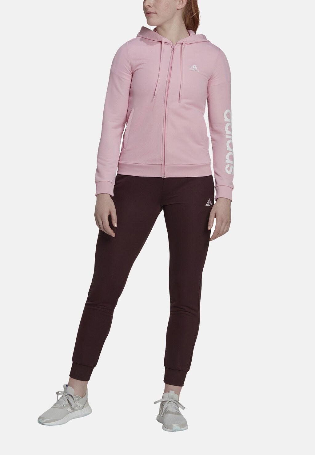 

Спортивный костюм Adidas