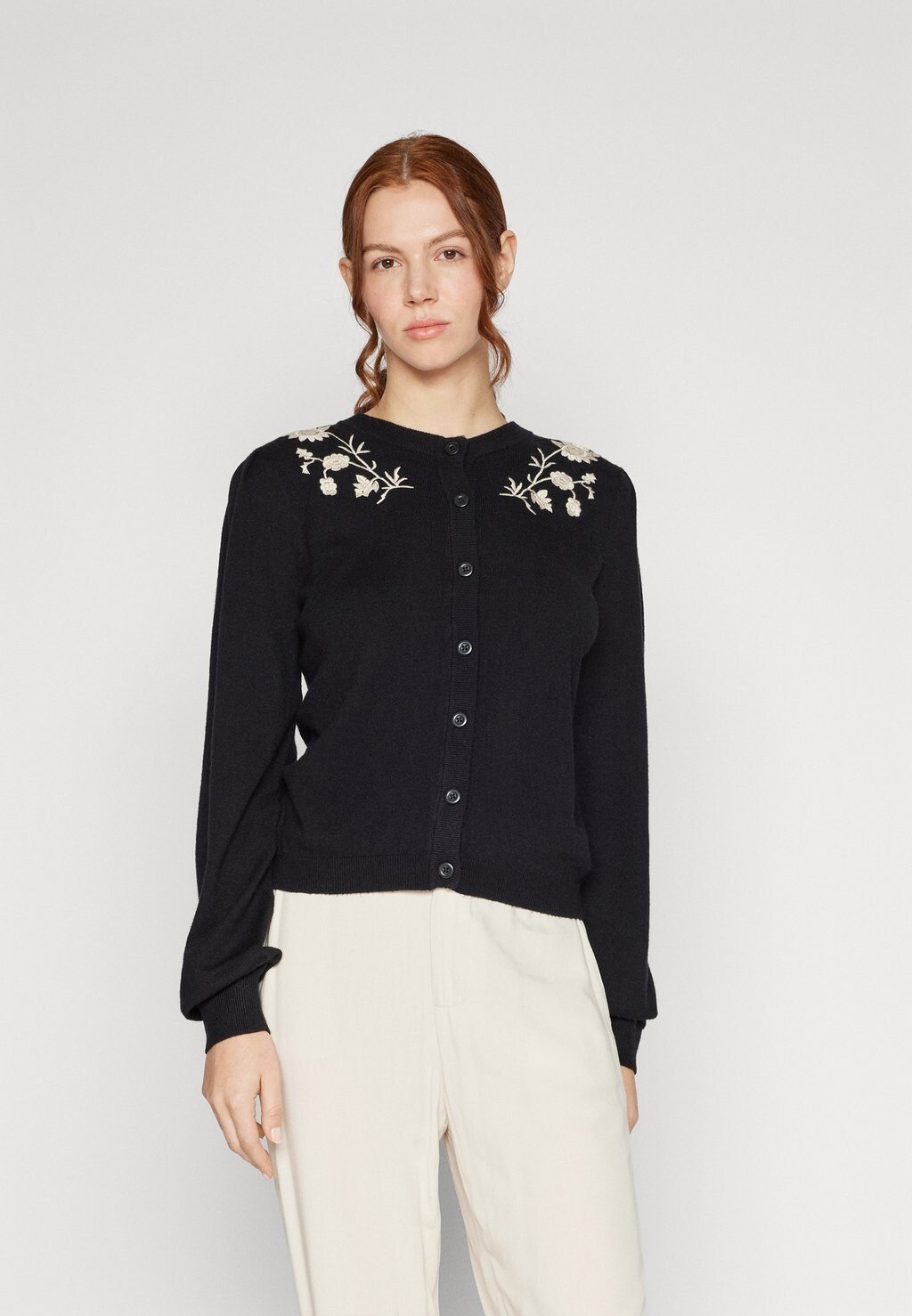 

Кардиган Object ТРИКОТАЖНЫЙ КАРДИГАН С ВЫШИВКОЙ, цвет black/sandshell embroidery