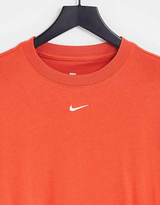 

Оранжевая футболка бойфренда с галочкой Nike Essential Mini