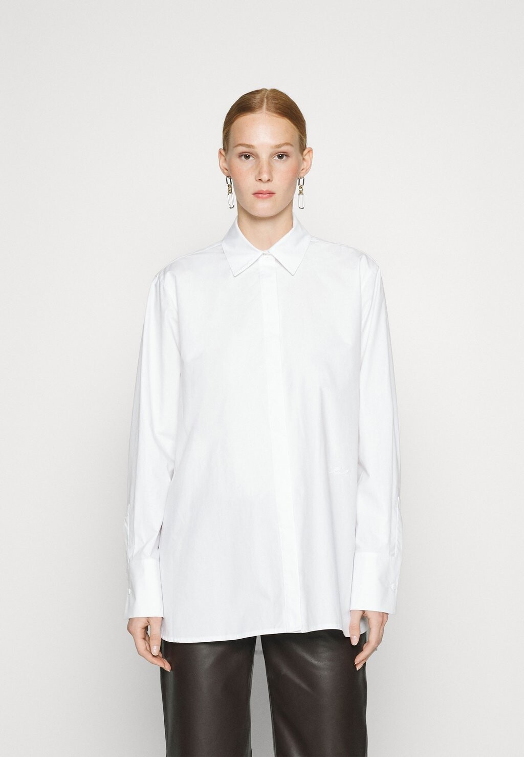 

Рубашка KARL LAGERFELD РУБАШКА CLASSIC НА ПУГОВИЦАХ, цвет white