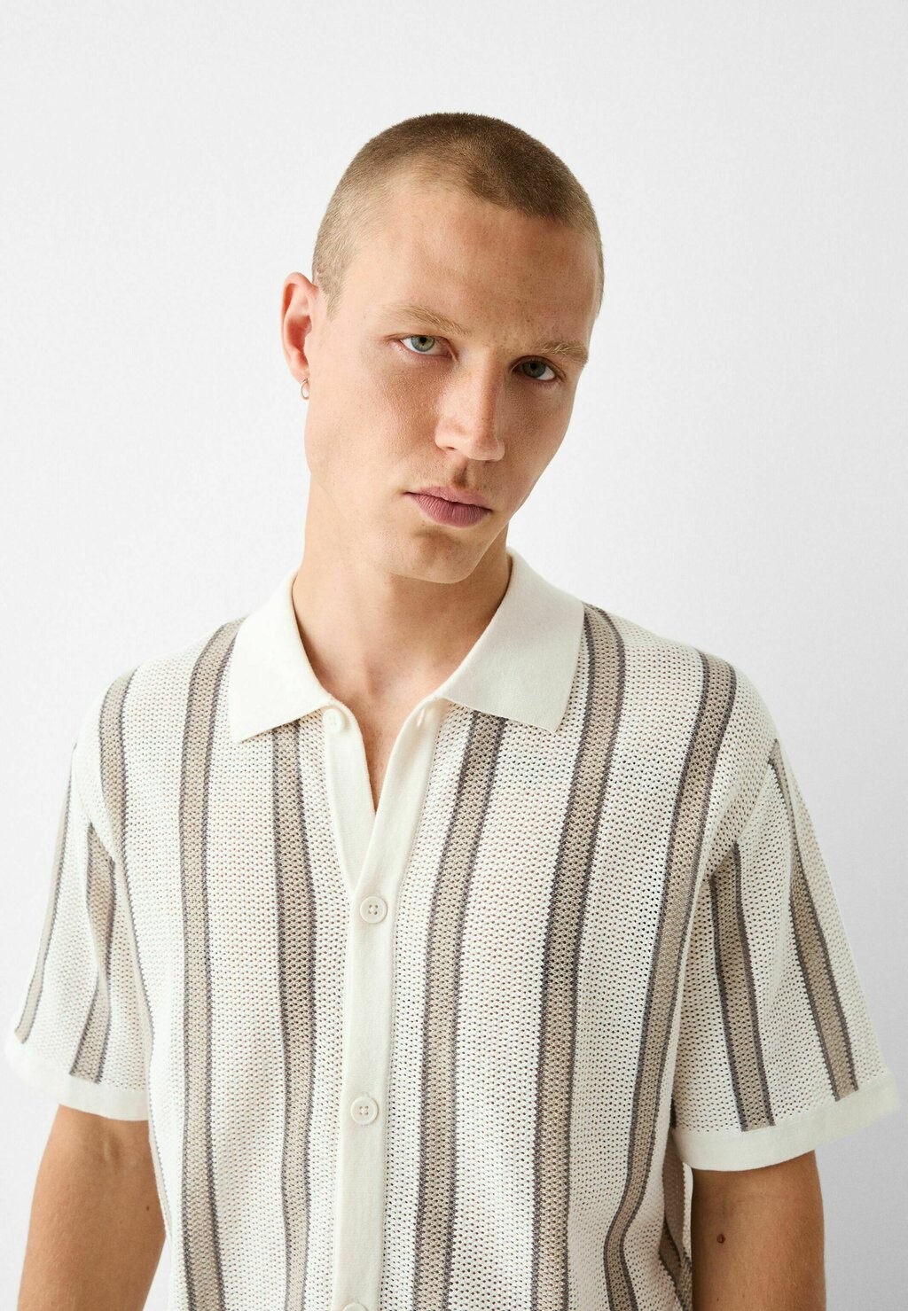 

Рубашка STRIPED Bershka, цвет Mottled Dark Grey