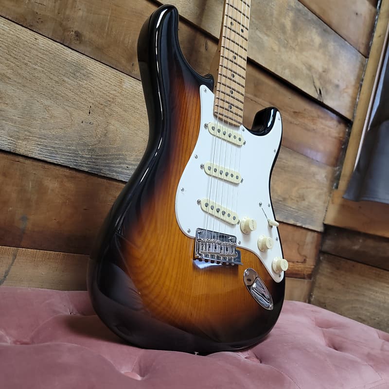 Электрогитара Fender Limited Edition American Pro II Strat - Anniversary 2-Color Sunburst