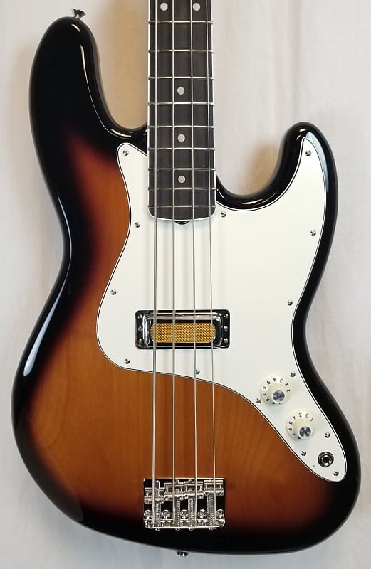 

Басс гитара Fender Gold Foil Jazz Bass, Ebony Fingerboard, 2-Color Sunburst W/Bag 2023