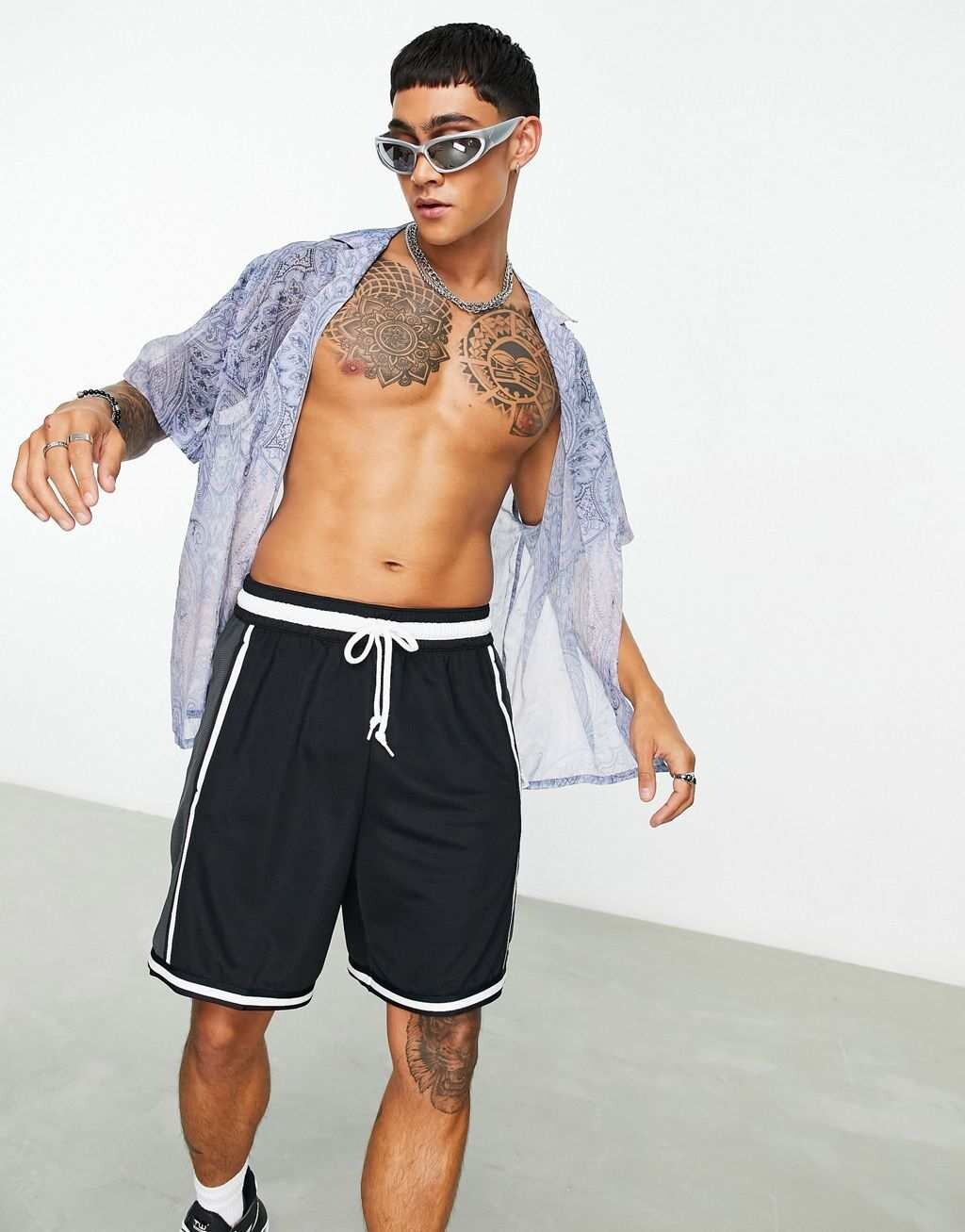 

Свободная прозрачная рубашка с принтом пейсли ASOS DESIGN Deep Revere