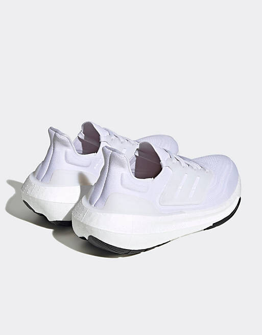 

Белые легкие кроссовки adidas Sportswear Ultraboost