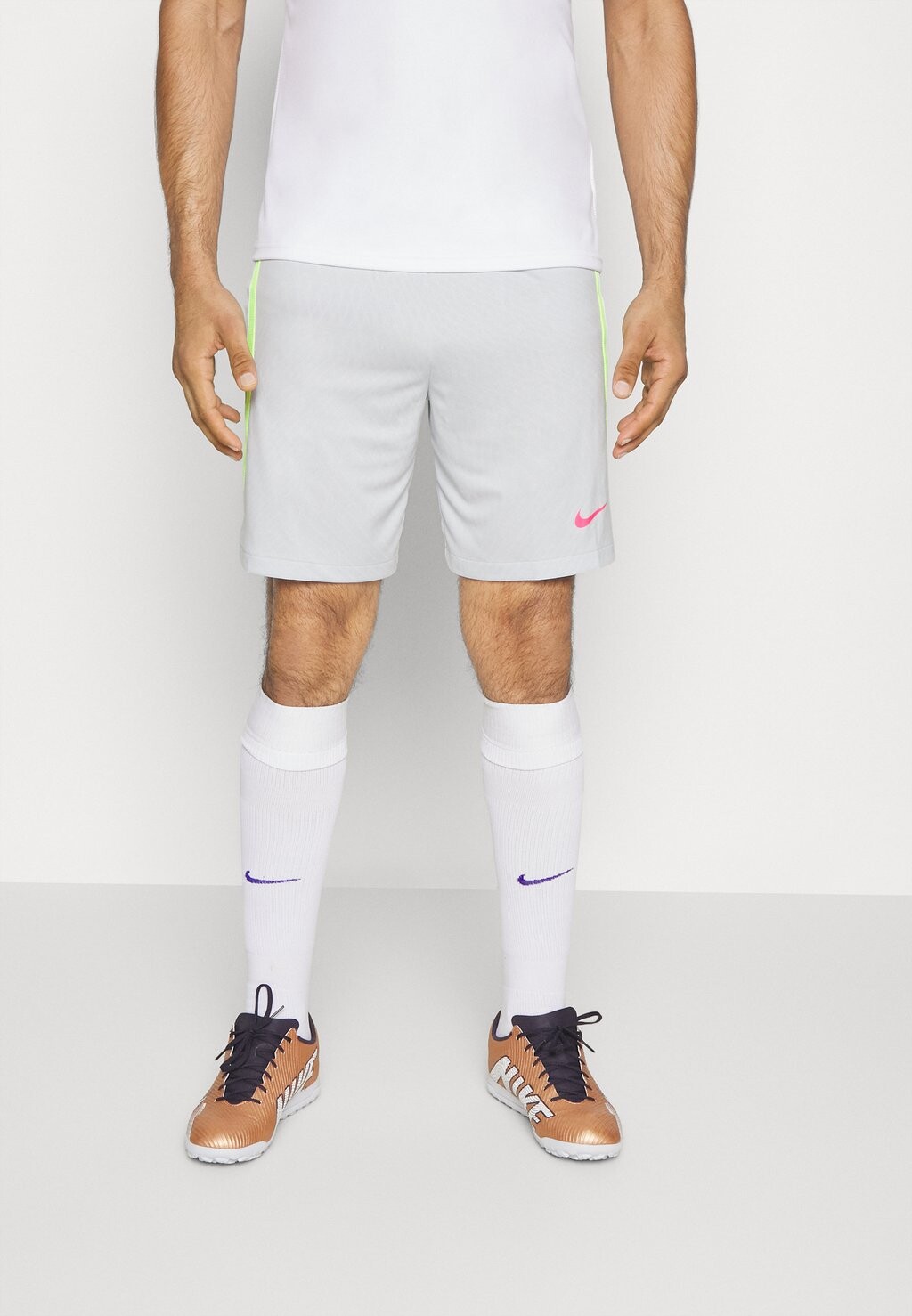 

Спортивные шорты Nike