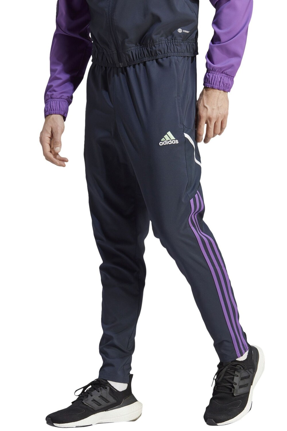 

Презентация спортивных бегунов Real Madrid Training adidas, синий