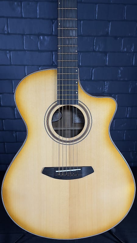 

Акустическая гитара Breedlove Discovery Series Artista Concerto Natural Shadow CE - European Spruce/ Myrtlewood