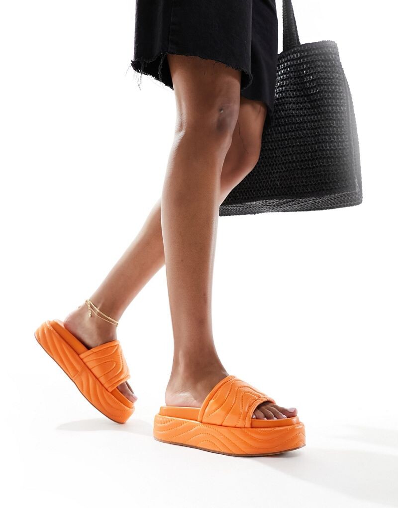 

Оранжевые шлепанцы на платформе Public Desire Mylo