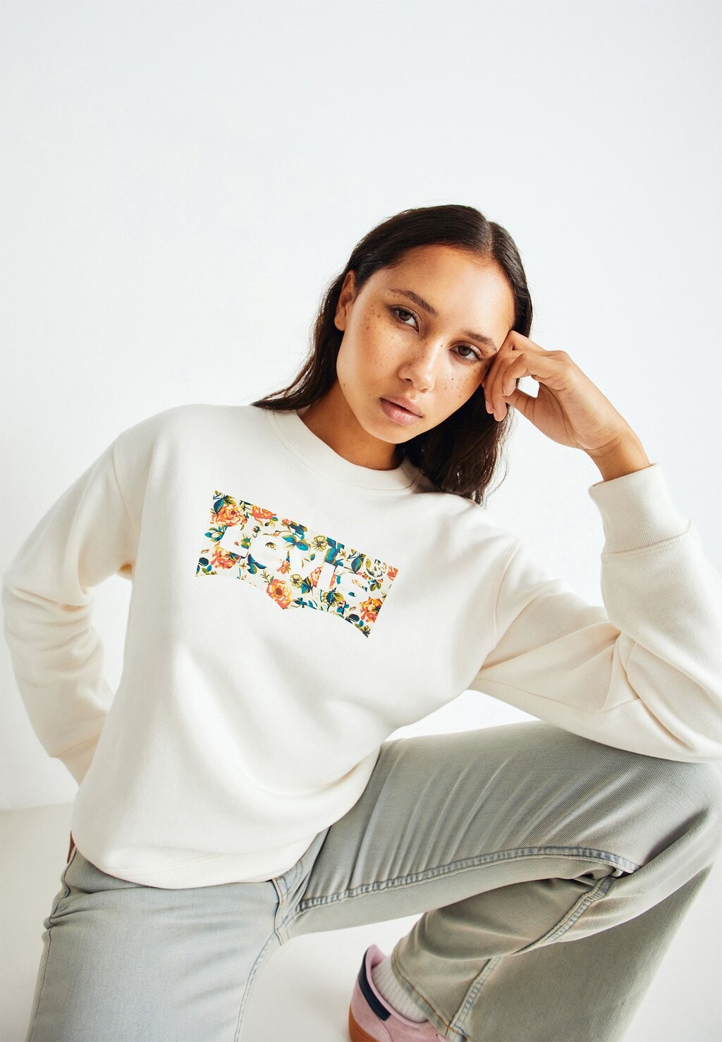 

Толстовка GRAPHIC STANDARD CREW Levi's, цвет off-white