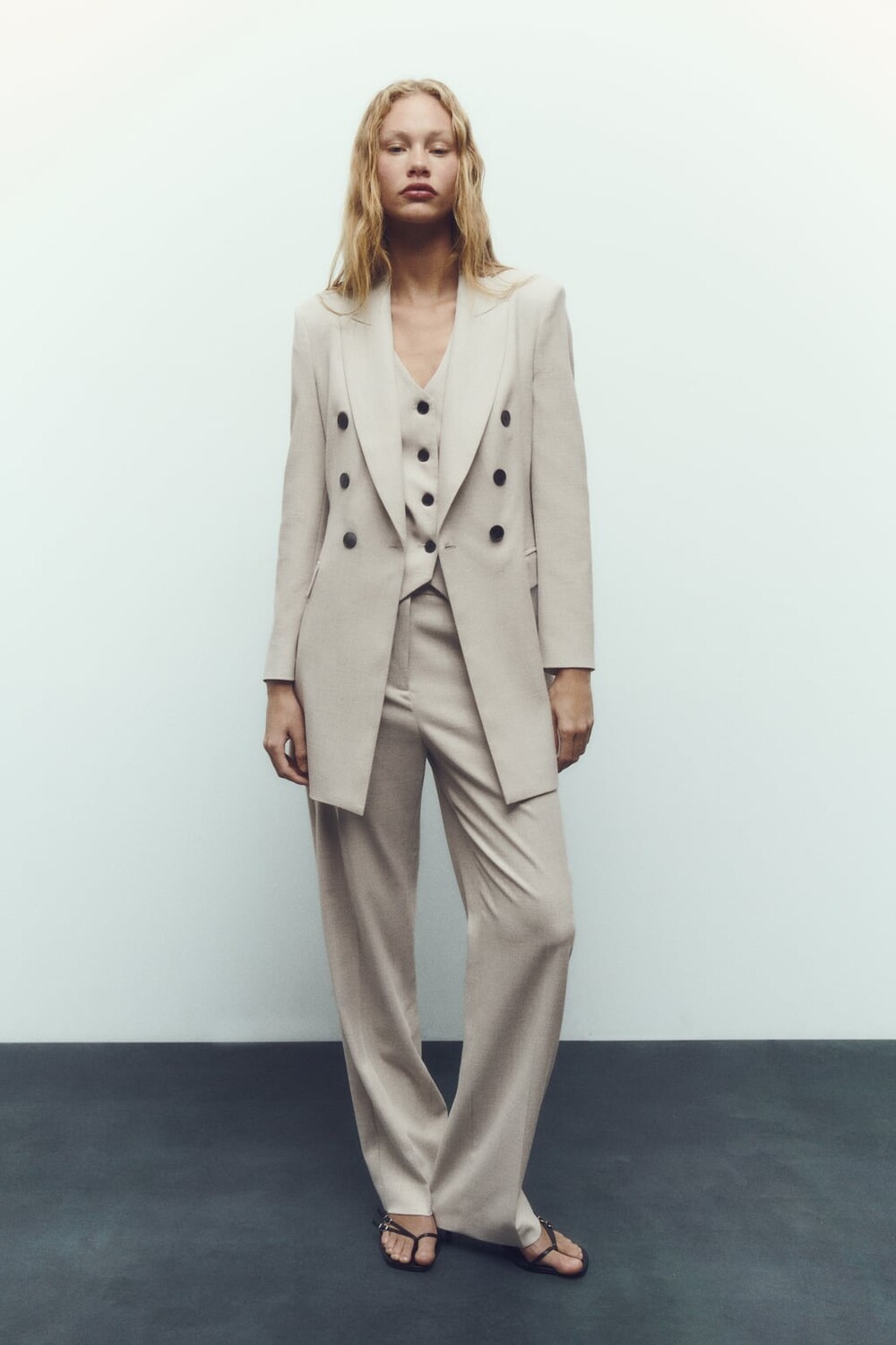 

Длинный приглаженный пиджак ZARA, серый