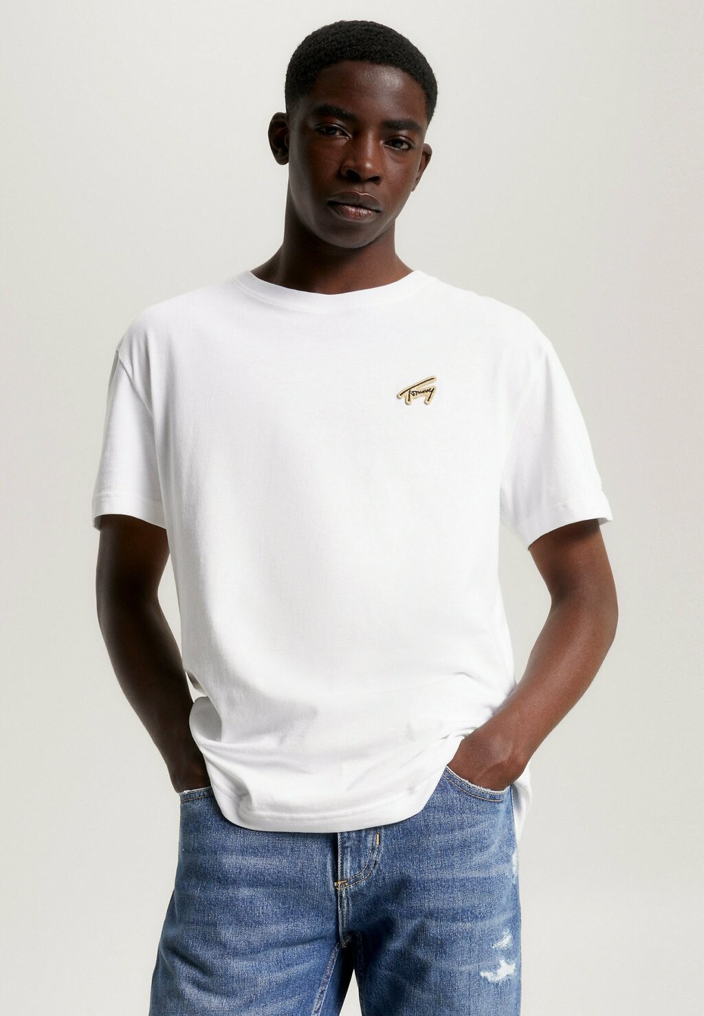 

Футболка базовая Tjm Clsc Gold Signature Tee Tommy Jeans, белый