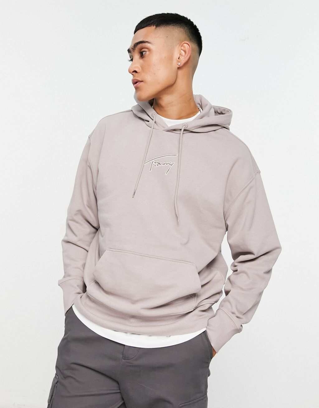 

Худи свободного кроя с фирменным логотипом Tommy Jeans