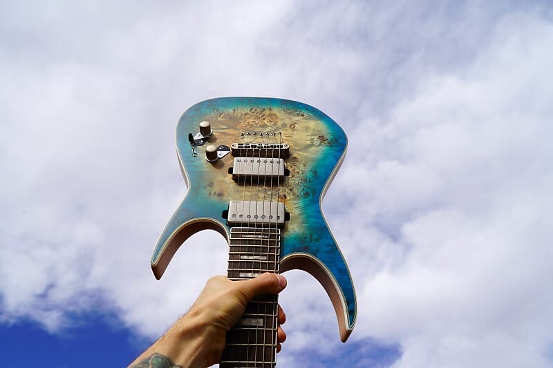 

Электрогитара Dean EXILE 7 STRING TURQUOISE BURST 7-String Electric Guitar