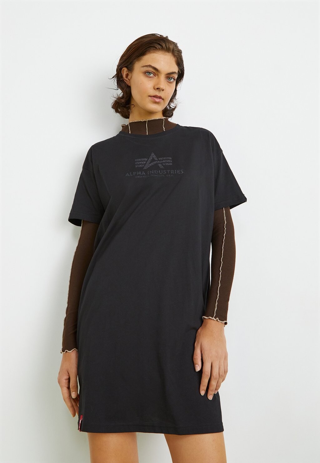 

Футболка с принтом Alpha Industries BASIC LONG, черный