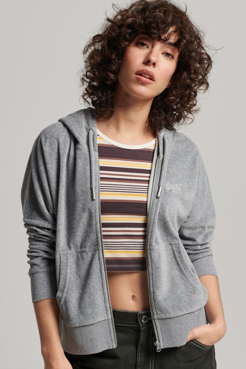 

Бархатное худи Vintage Logo из натурального хлопка на молнии Superdry, серый