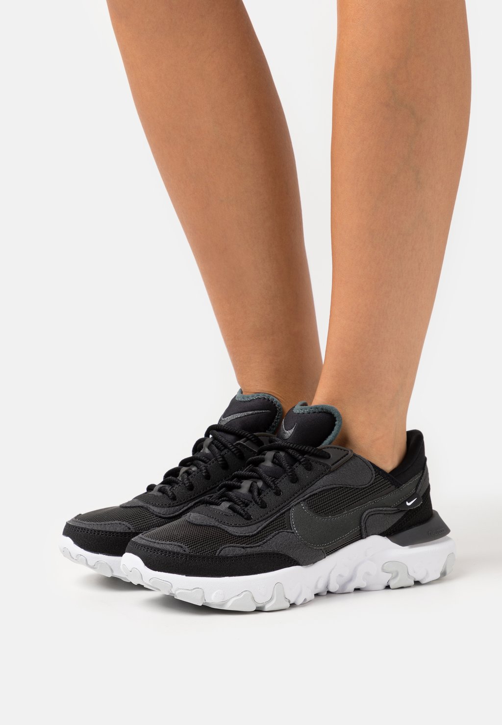 цена Кроссовки Nike React R3Vision, черный / антрацитовый
