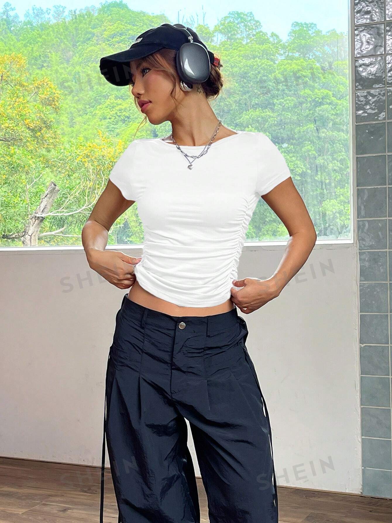 SHEIN EZwear Облегающая плиссированная футболка с короткими рукавами, белый фото