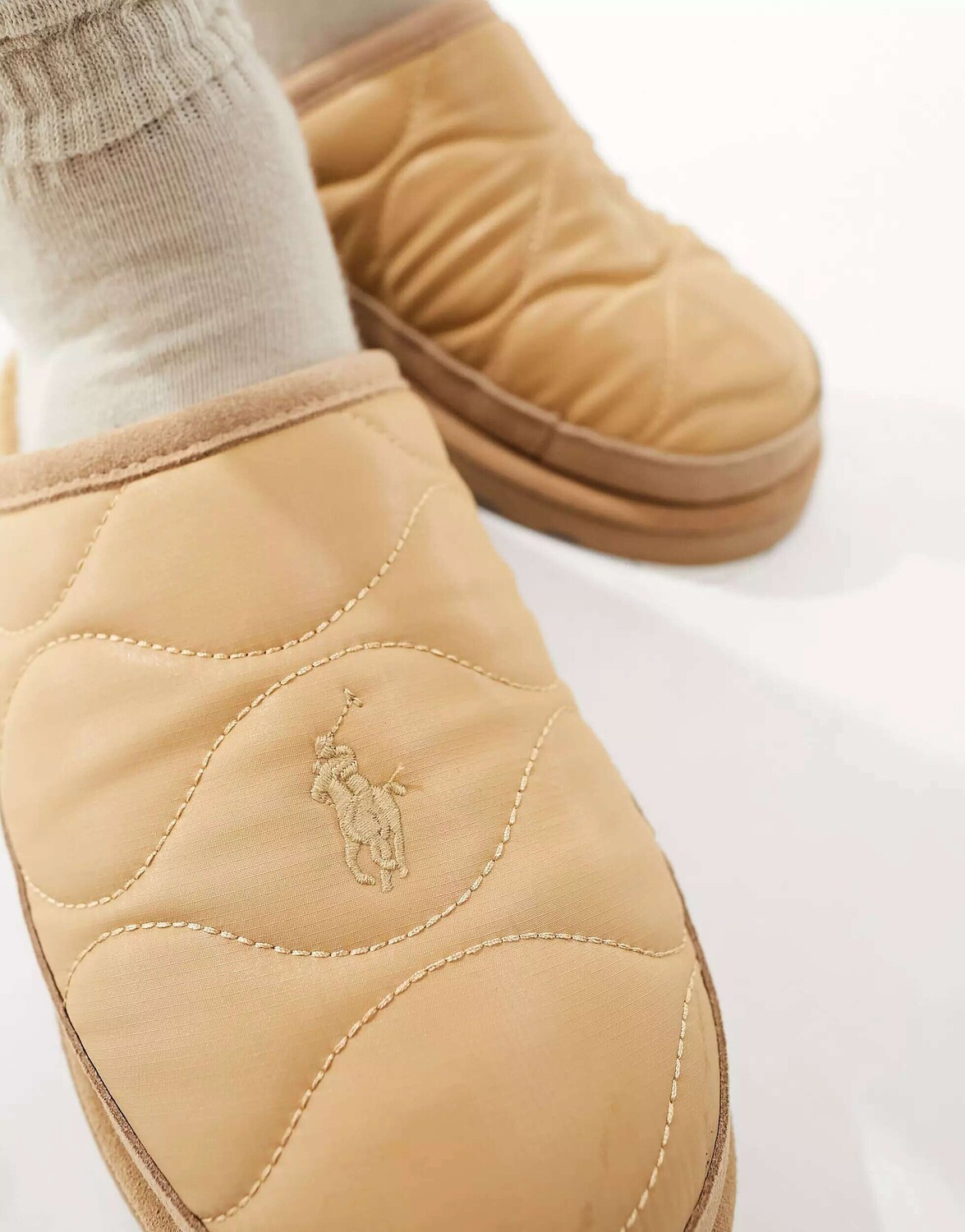

Кремовые пуховые тапочки Polo Ralph Lauren с логотипом