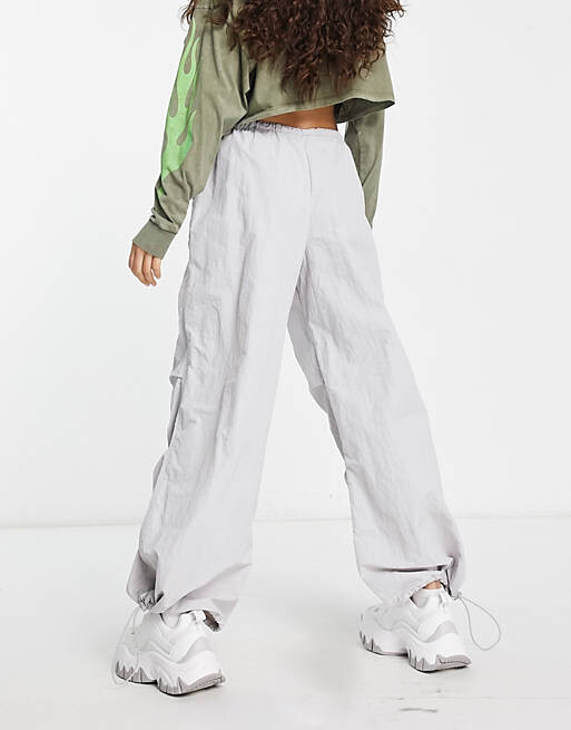 

Серые брюки карго с парашютом ASOS DESIGN Petite, Серый