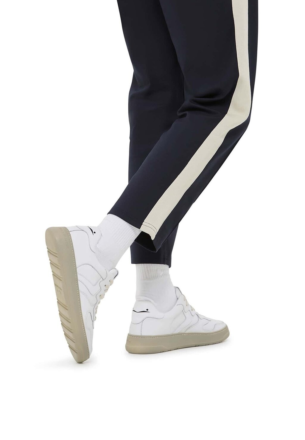

Кроссовки Voile Blanche