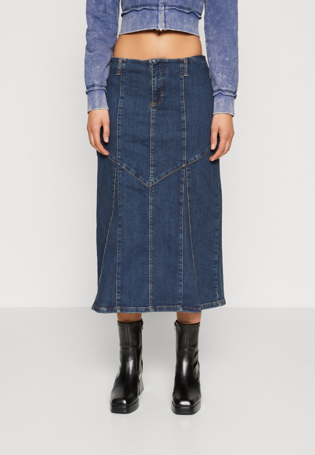 

Джинсовая юбка CHLOE MONCHAMP LOW WAIST MIDI SKIRT NA-KD, синий