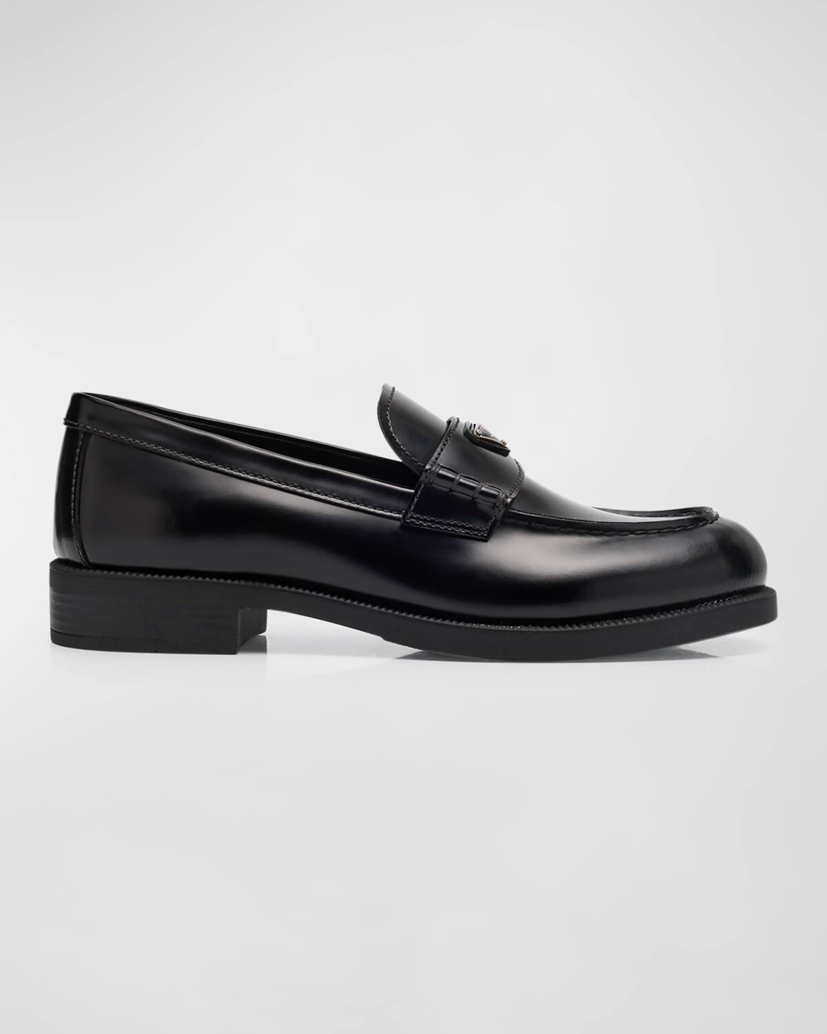 

Кожаные слипоны с логотипом Prada, цвет Nero