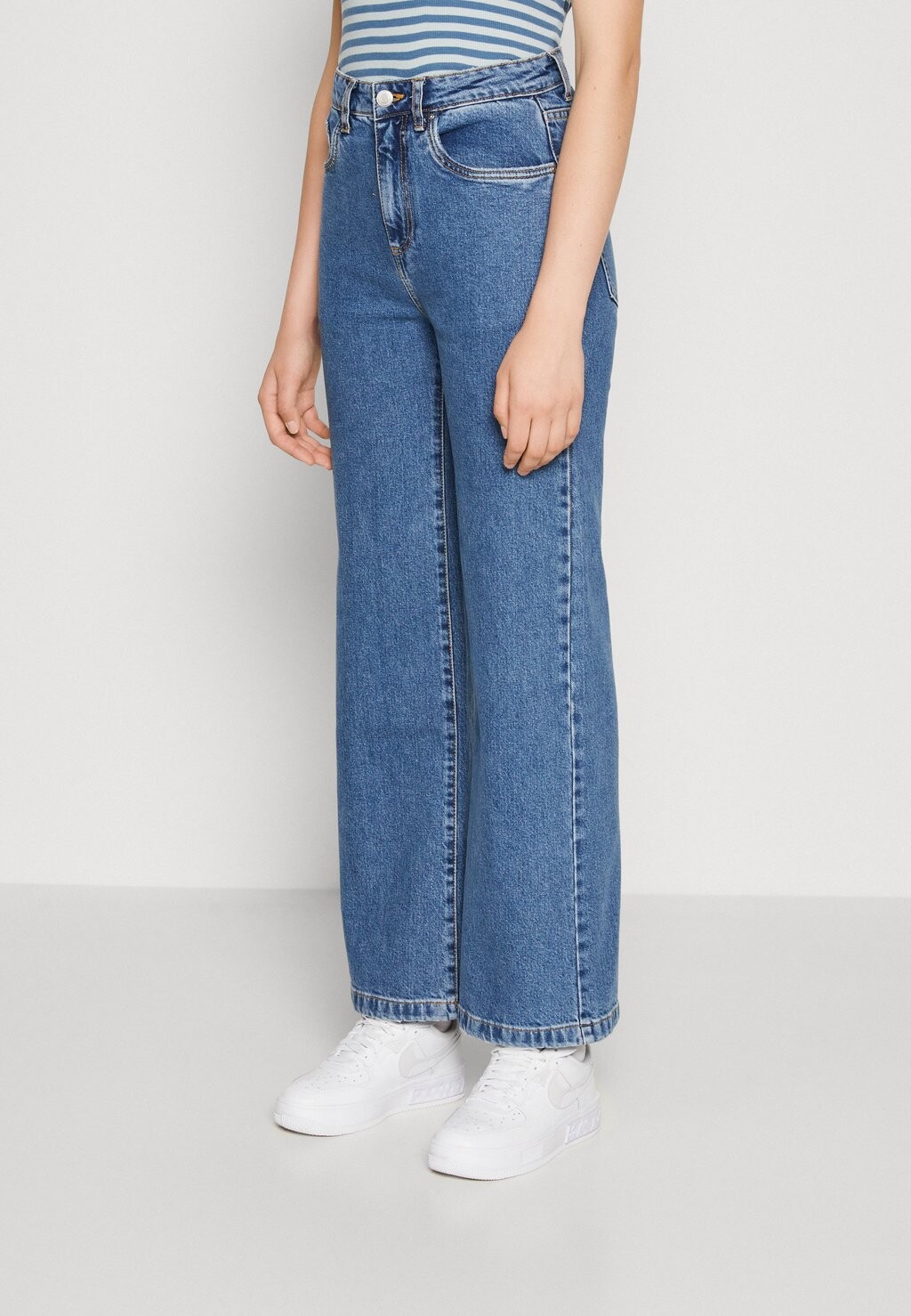 

Джинсы прямого кроя Cotton On, синий