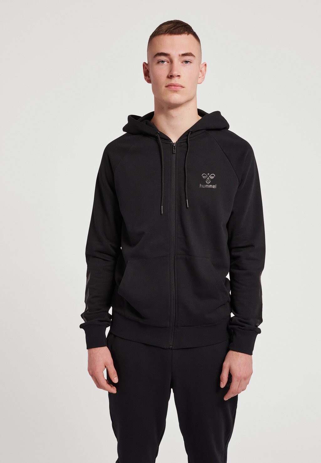 

Свитшот на молнии Hummel, черный