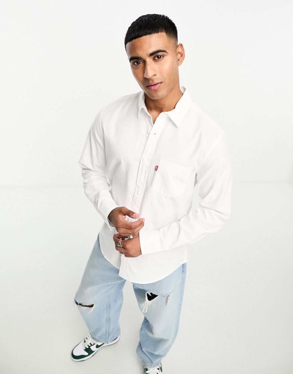 

Белая оксфордская рубашка Levi's с логотипом в виде крыла летучей мыши