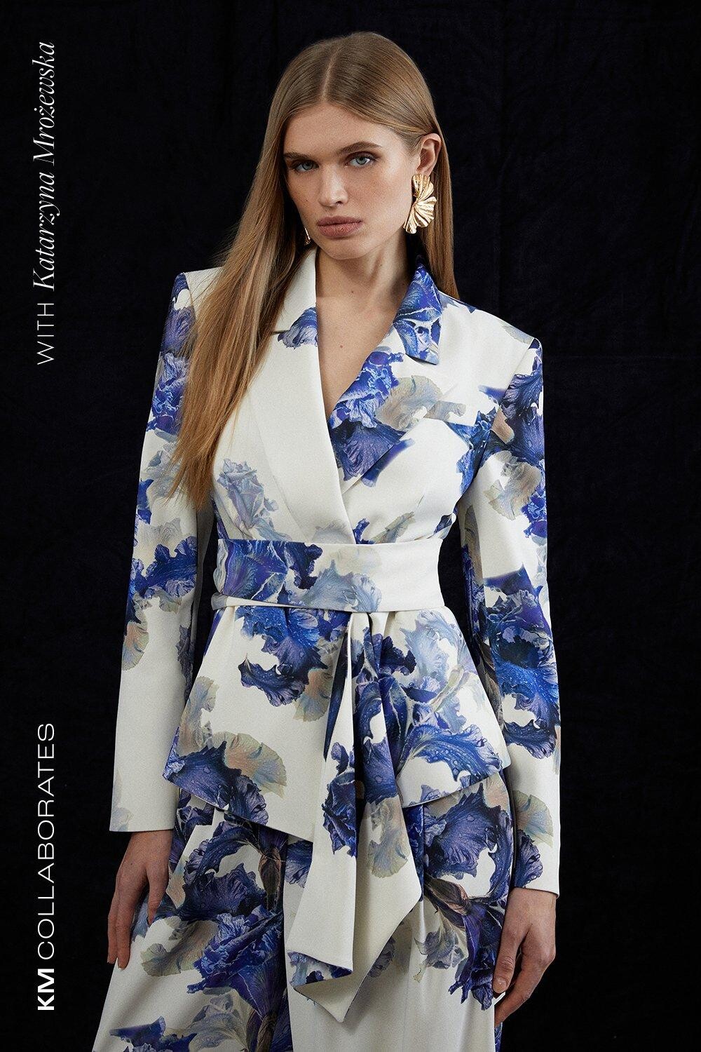 

Приталенный пиджак из крепа с принтом и драпировкой Karen Millen, мультиколор