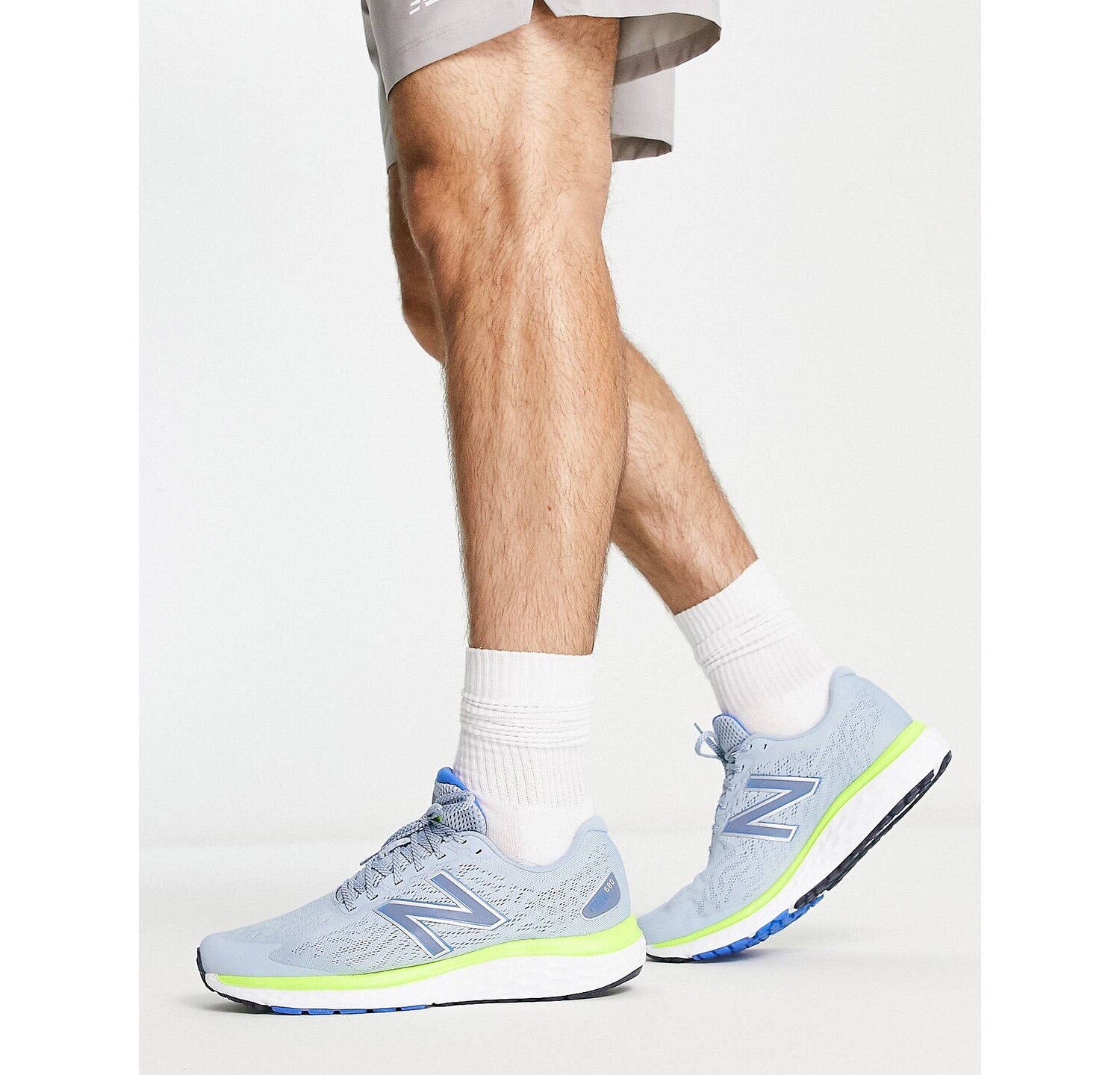 

Серые беговые кроссовки New Balance 680
