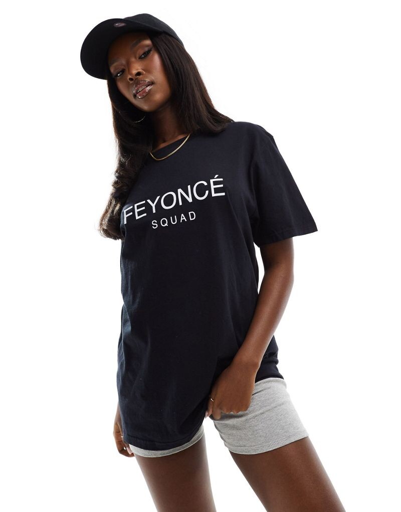 

Черная футболка для невест с принтом Feyoncé Squad от In The Style