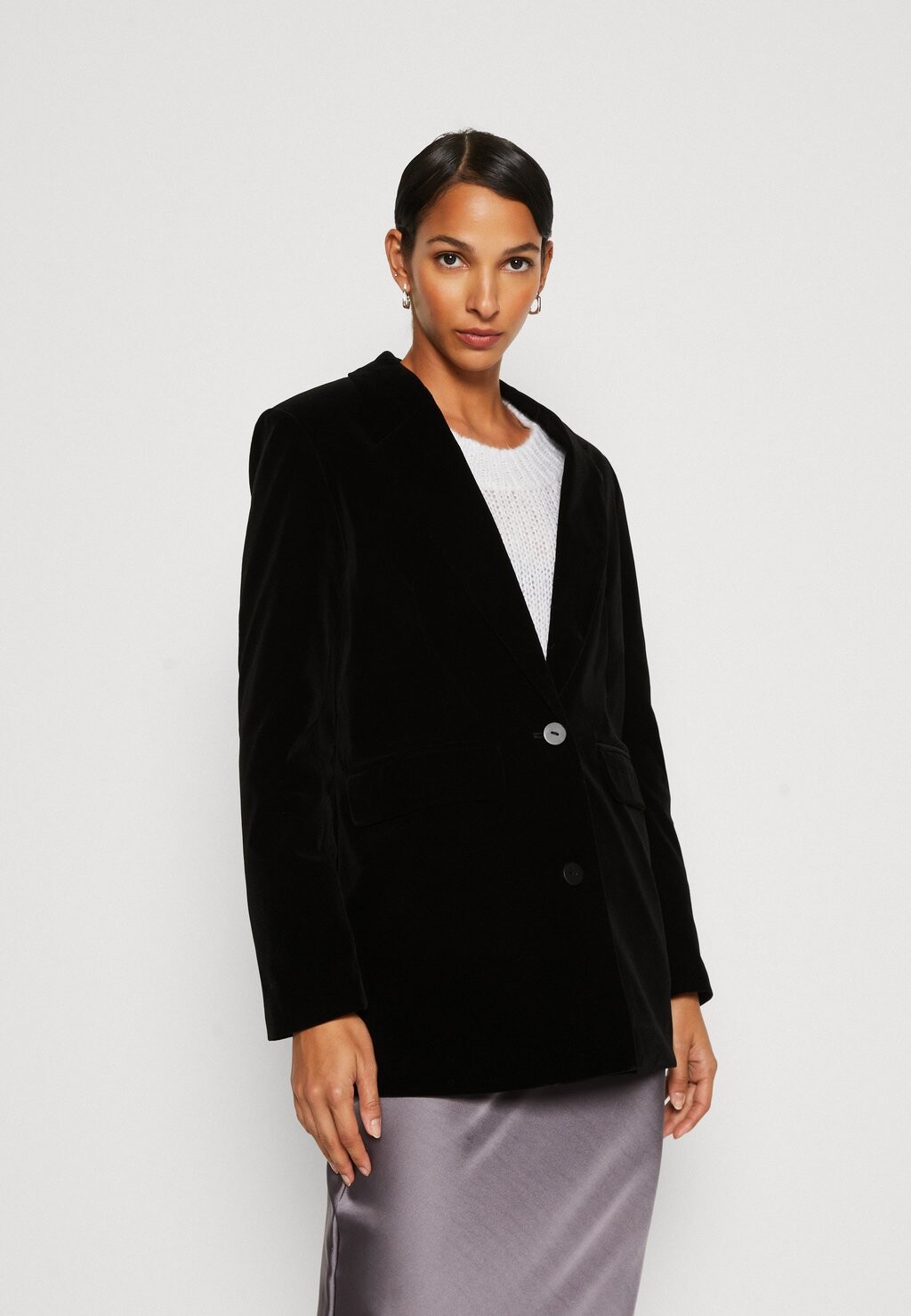 

Короткое пальто SLFRITA VELVA BLAZER Selected Femme, черный
