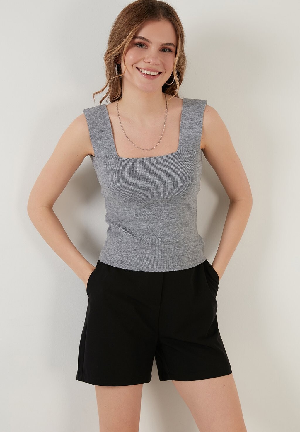 

Топ LELA