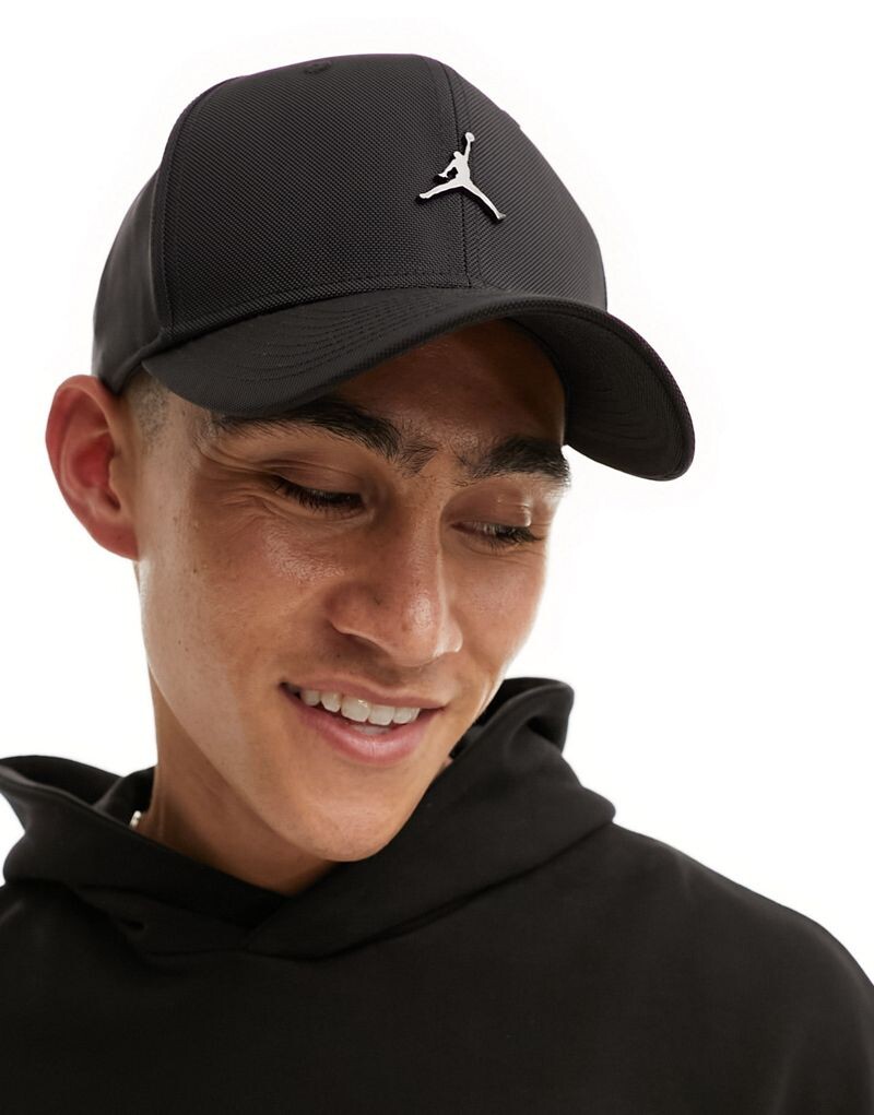 

Черная кепка с металлическим логотипом Jordan Rise Jumpman