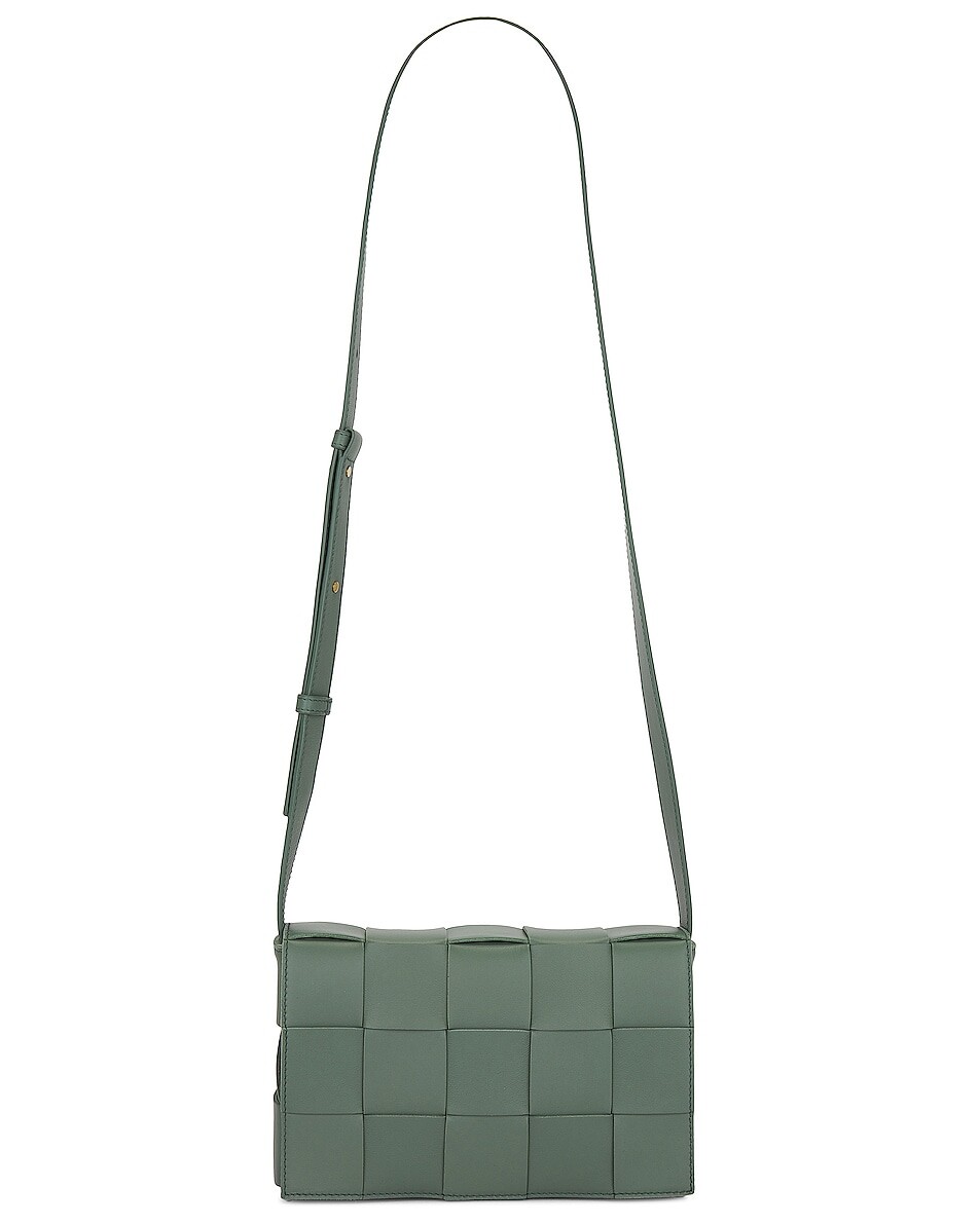 

Сумка кросс-боди Bottega Veneta Cassette, цвет Aloe & Gold
