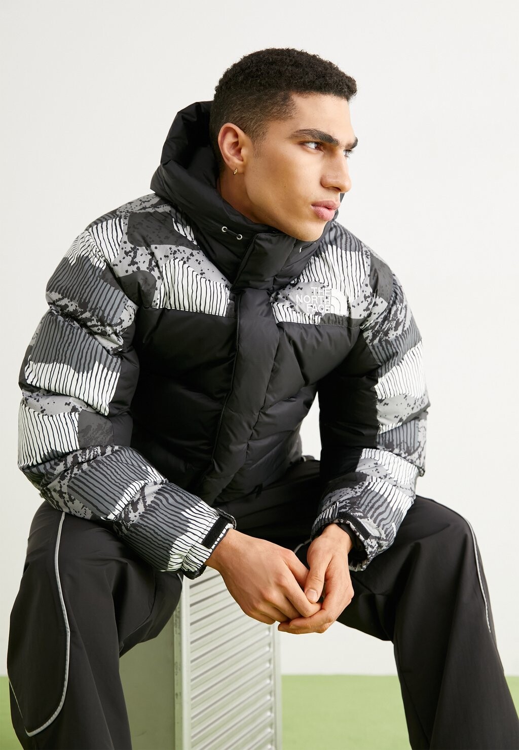 

Пуховик The North Face, черный