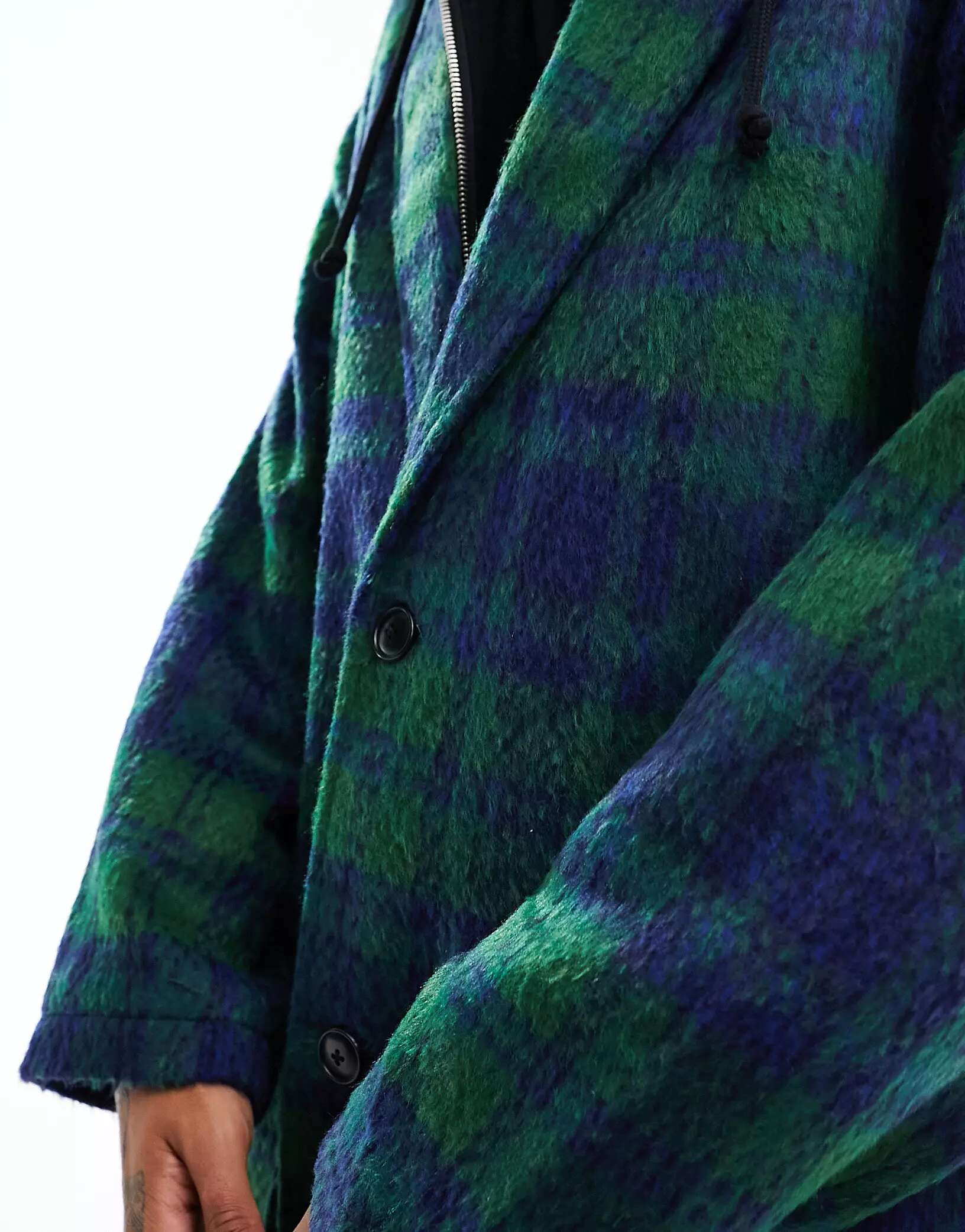 цена Оверсайзное шерстяное пальто в зелено-синюю клетку ASOS