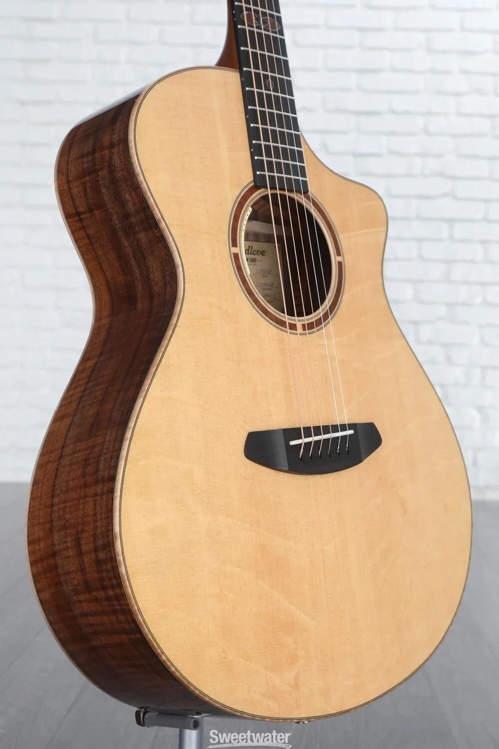 

Акустико-электрическая гитара Breedlove "Tonewood Showcase" Concert CE из орехового дерева - натуральная, эксклюзивная для Sweetwater